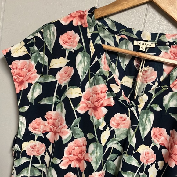Jodifl Floral Top Blouse Tank Large Navy & Pink NWT New with Tags - Picture 4 of 13